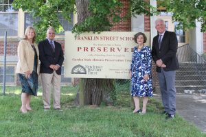 Former Mayor and former Deputy Mayor Honored with Library Champion Award